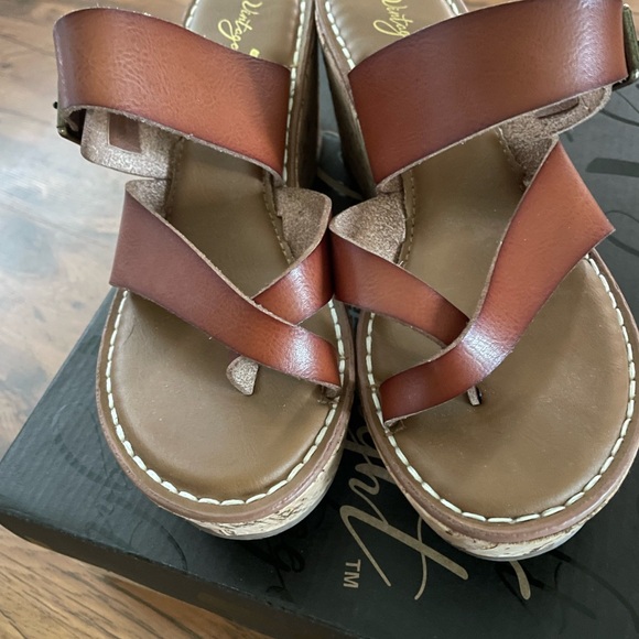 Cognac Sandals Wedges - Picture 2 of 6